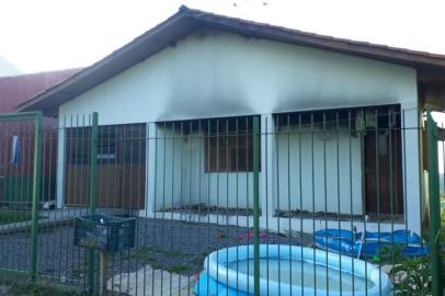 Casa de sargento da BM incendiada em Caxias<!-- NICAID(14381704) -->