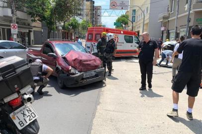 Acidente na Sinimbu com Guia Lopes, em Caxias