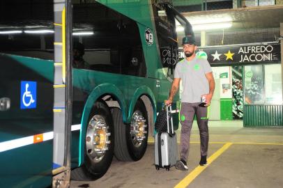  CAXIAS DO SUL, RS, BRASIL, 29/08/2019. Delegação do Juventude embarca para Imperatriz onde faz o primeiro confronto das quartas de final da série C do Campeonato Brasileiro. Os dois jogo do dão acesso à série B e serão contra Imperatriz. Na foto, atacante Dalberto. (Porthus Junior/Agência RBS)Indexador: Porthus Junior                  