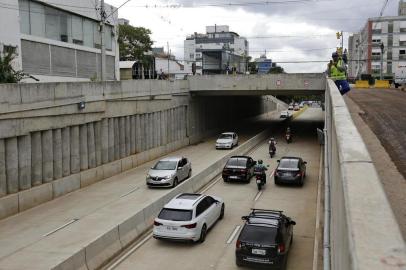  PORTO ALEGRE, RS, BRASIL, 19-03-2019: Liberação da trincheira da avenida Cristóvão Colombo. Obras não concluídas da Copa de 2014. (Foto: Mateus Bruxel / Agência RBS)