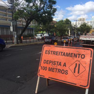 Começam obras para requalificação do asfalto da Avenida Nilo Peçanha, em Porto Alegre. Trânsito. Desvios. Bloqueios