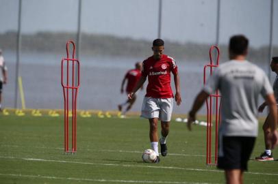  **EM BAIXA**PORTO ALEGRE, RS, BRASIL,13/01/2020- Treino do Inter que ocorre no CT Parque Gigante. Pedro Henrique  (FOTOGRAFO: FERNANDO GOMES / AGENCIA RBS)