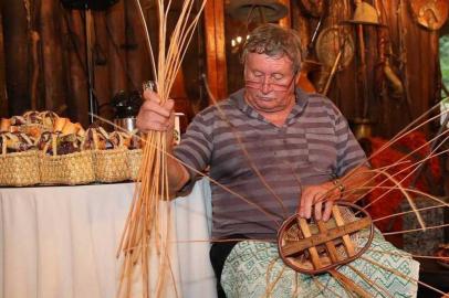 Morreu nesta segunda-feira (13), aos 72 anos, o sócio fundador da Saccaro Vimes, Arlindo Antonio Saccaro. Ele estava internado há 50 dias no Hospital Pompéia, onde recebia tratamento para um suspeita de fungo no cérebro. 