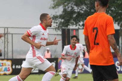 Partida entre Desportivo Brasil e Internacional pela Copa SÃ£o PauloPorto Feliz (SP), 13/01/2020 - Desportivo Brasil-Internacional - Leonardo Ferreira comemora gol do Internacional. Partida entre Desportivo Brasil e Internacional pela Copa São Paulo de Futebol Junior no estádio Ernesto Rocco em Porto Feliz neste segunda-feira (13). (Foto: Luciano Claudino/Código 19/Folhapress)Local: Porto Feliz ;SÃ£o Paulo ;Brasil<!-- NICAID(14385822) -->