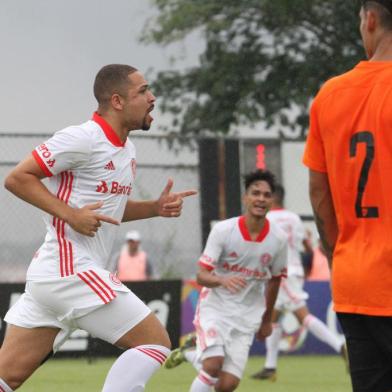 Partida entre Desportivo Brasil e Internacional pela Copa SÃ£o PauloPorto Feliz (SP), 13/01/2020 - Desportivo Brasil-Internacional - Leonardo Ferreira comemora gol do Internacional. Partida entre Desportivo Brasil e Internacional pela Copa São Paulo de Futebol Junior no estádio Ernesto Rocco em Porto Feliz neste segunda-feira (13). (Foto: Luciano Claudino/Código 19/Folhapress)Local: Porto Feliz ;SÃ£o Paulo ;Brasil<!-- NICAID(14385822) -->