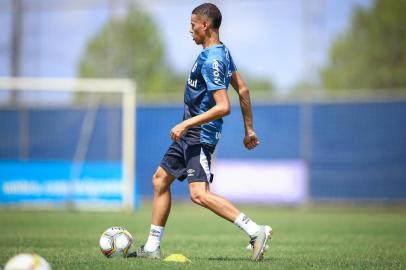 RS - FUTEBOL/ PRE-TEMPORADA GREMIO 2020 - ESPORTES - Jogadores do Gremio realizam treinamento fisico durante a manha deste sabado, na Pre-Temporada Umbro 2020. FOTO: LUCAS UEBEL/GREMIO FBPA. Jogador Patrick