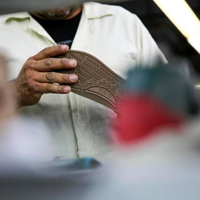  IVOTI, RS, BRASIL, 21-07-2017. Mercado de trabalho no RS. O setor da indústria calçadista é a que está contratando mais no RS. (FOTO: ANDERSON FETTER/AGÊNCIA RBS)Indexador: Anderson Fetter<!-- NICAID(13045649) -->