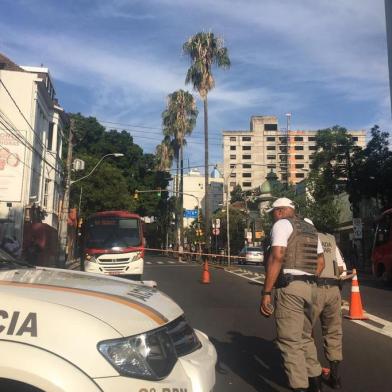  PORTO ALEGRE, RS, BRASIL - Atropelamento deixa um morto na Avenida Inddependência, na área central da Capital. (Foto: Eduardo Paganella/Agencia RBS)