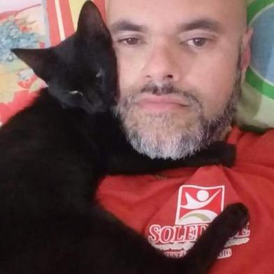 Juliano Pinto, professor que caiu de penhasco em Torres, amava animais<!-- NICAID(14387247) -->