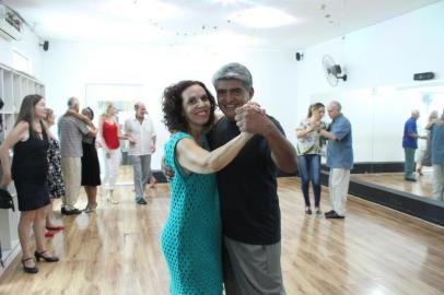 Aulas de tango do grupo 8 adelante na escola Ciranda dos Ritmos com o professor Daniel Osvaldo Carlos.<!-- NICAID(14388228) -->