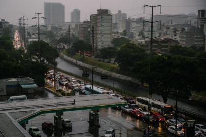  PORTO ALEGRE, RS, BRASIL - 15.01.2020 - Tempestade atinge a Capital. (Foto: Omar Freitas/Agencia RBS)Indexador: Omar Freitas