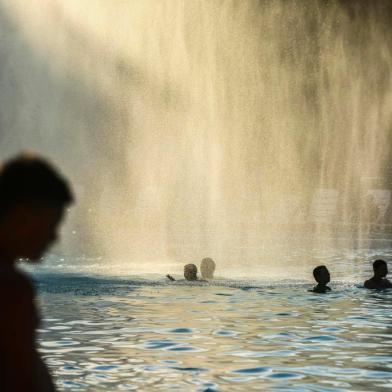  PORTO ALEGRE, RS, BRASIL - 14/01/2020Durante o verão, clubes com piscinas são boas opções de lazer. Na foto, o clube Grêmio Náutico União<!-- NICAID(14387186) -->