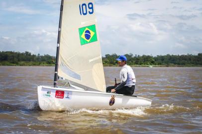 O velejador olímpico Jorge Zarif, da classe Finn, que conquistou o 1º lugar na categoria, compete na 8ª regata , no último dia da IV Copa Brasil de Vela, realizada na raia do Cristal, no rio Guaíba em Porto Alegre, em 11/03/17. A principal competição do calendário nacional da vela, organizada pela Confederação Brasileira de Vela (CBVela), com patrocínio master do Bradesco e patrocínio da Energisa para o projeto da Vela Jovem, acontece de 5 a 11 de março, em Porto Alegre, com sede nos clubes Veleiros do Sul e Jangadeiros, e serve de seletiva para a formação da Equipe Brasileira de Vela que estará presente nos Jogos Olímpicos de Tóquio 2020. Foto: Gustavo Roth / @AgenciaPreview<!-- NICAID(12785957) -->