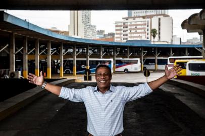  PORTO ALEGRE, RS, BRASIL - 16.01.2020 - Perfil de Jorge Rosa, gerente da maior rodoviária do Estado. Ele está há 40 anos atuando na rodoviária. Começou como carregador de malas e hoje gerencia o local. (Foto: Marco Favero/Agencia RBS)Indexador: jeff botega<!-- NICAID(14389806) -->