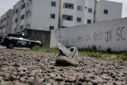  SOMBRIO, SC, BRASIL - 15.01.2020 - Facção Os Manos, atuantes na região metropolitana de Porto Alegre, avançam para outras cidades e estados do país. Membros do grupo realizam atividades de tráfico e homicídios contra devedores e desafetos em Santa Catarina, na pequena cidade de Sombrio, com 26 mil habitantes. A rotina da pacata cidade mudou após alguns homicídios a luz do dia e em ruas movimentadas. Na imagem: Viatura da Polícia Civil em território antes dominado pelo grupo PGC, que agora tem presença da facção gaúcha Os Manos. (Foto: ANDRÉ ÁVILA/ Agência RBS)<!-- NICAID(14388627) -->