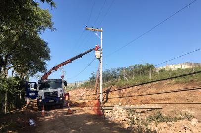 Poste caído com o temporal