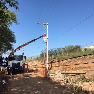 Poste caído com o temporal