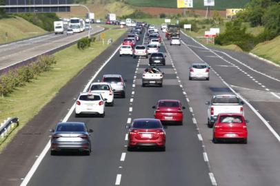  GLORINHA, RS, BRASIL - 17.01.2020 - Movimentação na freeway. (Foto: Robinson Estrasulas/Agencia RBS)