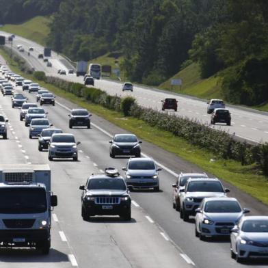  GLORINHA, RS, BRASIL - 17.01.2020 - Movimentação na freeway. (Foto: Robinson Estrasulas/Agencia RBS)