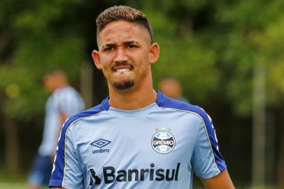  PORTO ALEGRE, RS, BRASIL - 16.01.2020 - Jhonata Robert, jogador do grupo de transição do Grêmio. (Foto: Robinson Estrasulas/Agencia RBS)