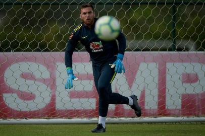 O goleiro Phelipe Megiolaro participa de treino da seleção olímpica na Granja Comary.<!-- NICAID(14391284) -->