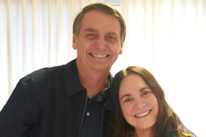  Regina Duarte visita Jair Bolsonaro. Foto do Twitter pessoal do candiato.<!-- NICAID(13783328) -->