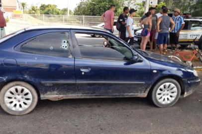 Homem é morto e outro é ferido após ataque a tiros na Avenida Sertório.<!-- NICAID(14391618) -->