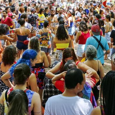  PORTO ALEGRE, RS, BRASIL 08/03/2017 - Bloco da Laje ensaia para a sua aguardada festa de Carnaval no dia  26/1. (FOTO: ROBINSON ESTRÁSULAS/AGÊNCIA RBS)<!-- NICAID(14391672) -->