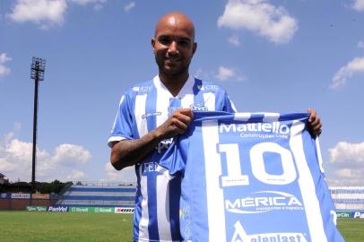  BENTO GONÇALVES, RS, BRASIL, 15/01/2020 - Esportivo faz últimos ajustes antes de encarar o Juventude, no último teste antes do Gauchão 2020. NA FOTO: O meia Juninho Tardelli, de 35 anos, é o camisa 10 do Esportivo de Bento Gonçalves.(Marcelo Casagrande/Agência RBS)