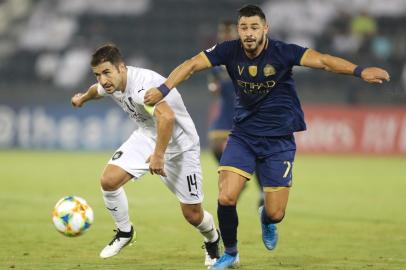  Sadd SCs Spanish midfielder Gabi vies for the ball with Nassr FCs Brazilian midfielder Giuliano during the AFC Champions League quarter-final football match between Saudis al-Nassr and Qatars Al-Sadd at the Jassim bin Hamad Stadium in Doha on September 16, 2019. (Photo by KARIM JAAFAR / AFP)Editoria: SPOLocal: DohaIndexador: KARIM JAAFARSecao: soccerFonte: AFPFotógrafo: STR