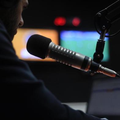  CAXIAS DO SUL, RS, BRASIL, 24/05/2019 - Programa show dos esportes na Gaúcha Serra, com o convidado Márcio Jonatan, atacante do Caxias. Apresentação de Eduardo costa e Mauricio Reolon. (Marcelo Casagrande/Agência RBS)