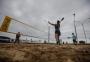 Primeira quadra pública de beach tennis movimenta praia de Torres