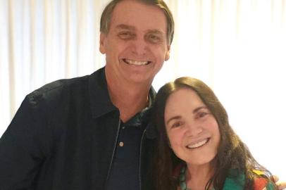  Regina Duarte visita Jair Bolsonaro. Foto do Twitter pessoal do candiato.<!-- NICAID(13783328) -->