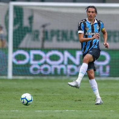 SÃO PAULO (SP), 24/11/2019: o zagueiro Pedro Geromel, do Grêmio, em jogo contra o Palmeiras pelo Brasileirão no Allianz Parque<!-- NICAID(14355740) -->