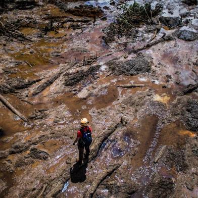  BRUMADINHO, MG, BRASIL - 2019.01.28 - Estrago da lama em Parque das Cachoeiras, em Brunaldinho. Na foto, a soldado Emília, que citou que o resgate foi uma "imensidão de angústia". (Foto: ANDRÉ ÁVILA/ Agência RBS)<!-- NICAID(13963372) -->