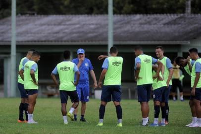  BENTO GONÇALVES, RS, BRASIL, 15/01/2020 - Esportivo faz últimos ajustes antes de encarar o Juventude, no último teste antes do Gauchão 2020. NA FOTO: Técnico Carlos Moraes.(Marcelo Casagrande/Agência RBS)