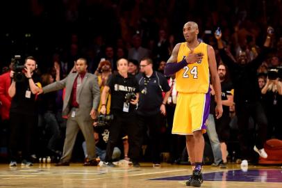 LOS ANGELES, CA - APRIL 13: Kobe Bryant #24 of the Los Angeles Lakers waves to the crowd as he is taken out of the game after scoring 60 points against the Utah Jazz at Staples Center on April 13, 2016 in Los Angeles, California. NOTE TO USER: User expressly acknowledges and agrees that, by downloading and or using this photograph, User is consenting to the terms and conditions of the Getty Images License Agreement.   Harry How/Getty Images/AFP<!-- NICAID(12136399) -->