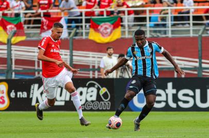 Tiago Barbosa (Inter) e Elias (Grêmio) Gre-Nal Copa São Paulo 