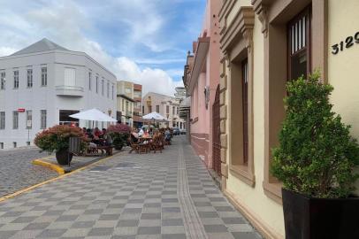 Rua Buarque de Macedo, em Garibaldi, que tem fiação subterrânea.<!-- NICAID(14395696) -->