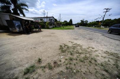  PORTO ALEGRE, RS, BRASIL, 27/01/2020- Casal e filho foram baleados após discussão de trânsito no domingo, no Bairro Lami. Na foto - Local da execução.(FOTOGRAFO: RONALDO BERNARDI / AGENCIA RBS)