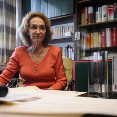  CAXIAS DO SUL, RS, BRASIL (16/01/2020)A professora caxiense, pesquisadora de dialetos italianos no Brasil, Vitalina Maria Frosi, recebeu em dezembro de 2019 um prêmio em Belluno, na Itália. Este foi o terceiro reconhecimento que ela ganhou no país de origem dos imigrantes que povoaram os 83 distritos da região pesquisados entre 1973 e 1983. (Antonio Valiente/Agência RBS)