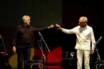  Porto Alegre, RS. Show dos cantores Gilberto Gil e Caetano Veloso no Auditório Araújo Viana. Fotos Júlio Cordeiro Ag. RBS. 28/08/2015