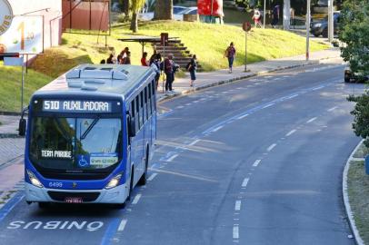  PORTO ALEGRE, RS, BRASIL - 10.12.2019 - Faixa exclusiva para ônibus na Av. Goethe. (Foto: Robinson Estrasulas/Agencia RBS)<!-- NICAID(14354581) -->