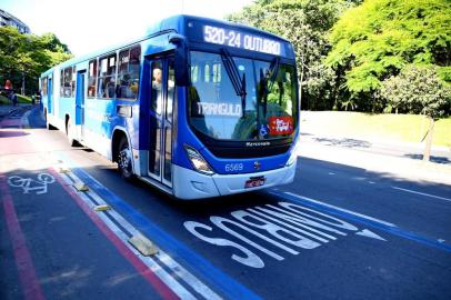  PORTO ALEGRE, RS, BRASIL, 04/12/2019- Nova faixa exclusiva a ônibus na Goethe.(FOTOGRAFO: FERNANDO GOMES / AGENCIA RBS)<!-- NICAID(14355205) -->