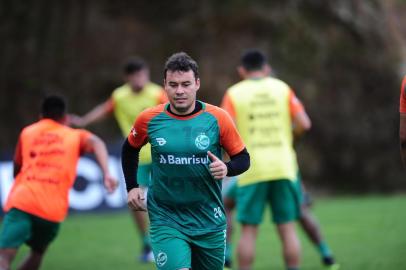  CAXIAS DO SUL, RS, BRASIL, 21/01/2019. Treino do Juventude no CT. O Ju se prepara para a estreia no Campeonato Gaúcho 2020 (Gauchão 2020). Na foto, meia Renato Cajá. (Porthus Junior/Agência RBS)