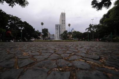  CAXIAS DO SUL, RS, BRASIL, 31/12/2019 - Último dia do ano foi marcado com ruas quase desertas e pancadas de chuva. (Marcelo Casagrande/Agência RBS)