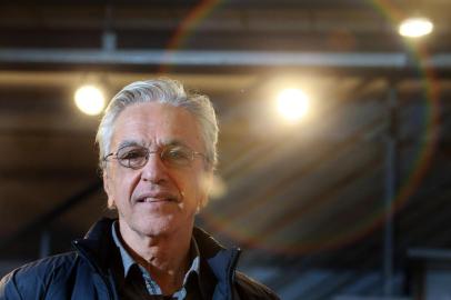 Caetano VelosoSÃO PAULO, SÃO PAULO, BRASIL, 23/05/2018. Retrato do cantor e compositor Caetano Veloso durante entrevista na sede do Spotfy em São Paulo.Foto:Nilton Fukuda/Estadão Conteúdo. - Crédito:NILTON FUKUDA/ESTADÃO CONTEÚDO/AE/Código imagem:217893Editoria: SUPLocal: SÃO PAULOIndexador: NILTON FUKUDAFonte: AGEFotógrafo: NILTON FUKUDA<!-- NICAID(13568496) -->