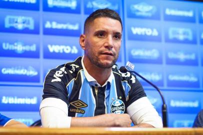 Gremio RS - FUTEBOL/ APRESENTACAO GREMIO  - ESPORTES - Gremio apresenta o meio-campista Thiago Neves como novo reforÃ§o para a temporada 2020. FOTO: LUCAS UEBEL/GREMIO FBPAEditoria: SPOLocal: Porto AlegreIndexador: Lucas UebelSecao: futebolFonte: Gremio.netFotógrafo: Gremio <!-- NICAID(14401553) -->