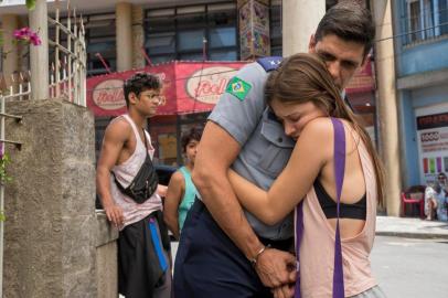 ***Fotos exclusivas de Malhação: Toda Forma de Amar para coluna Sinal Aberto, Flávia Requião*** Marco (Julio Machado) é preso, e Anjinha (Caroline Dallarosa) chega com Cleber (Gabriel Santana). <!-- NICAID(14401976) -->