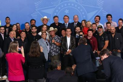  29.01.2020 - O presidente Jair Bolsonaro se encontra com sertanejos no Palácio do Planalto<!-- NICAID(14402173) -->